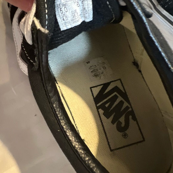 Vans - Picture 3 of 3